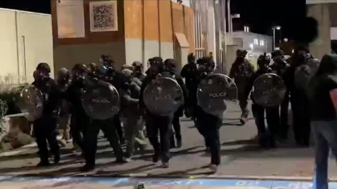 🇺🇸 US TROOPS VS ANTIFA - FIERCE BATTLES RAGE IN PORTLAND