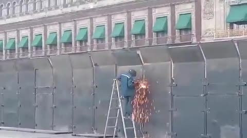 Mexico’s president has ordered the construction of a barrier wall round the presidential palace