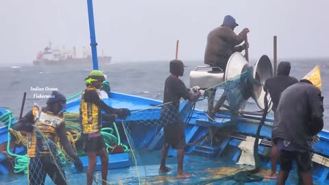 Can this brave fishermen beat tornado? 😱😨|Deep sea ⛵ misadventures 😢😢😭