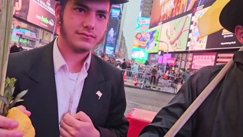 ORTHODOX JEWS SAYS THAT JESUS IS FAKE & GOD SAYS, THIS RABBI IS THE MESSIAH.