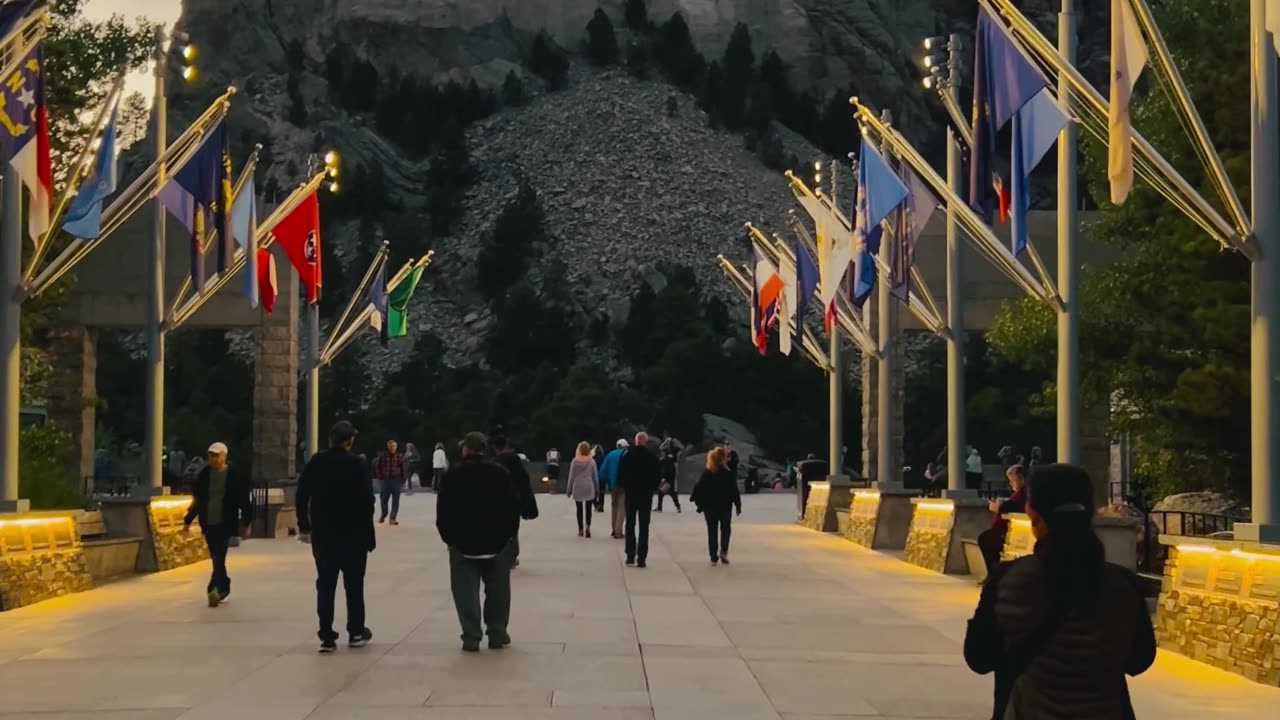 Mount Rushmore at night