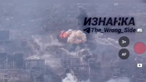 Footage of a Russian FAB-1500 aerial bomb hitting a high-rise building in Myrnohrad