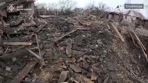 Russian strike on Slovyansk: Rescuers free woman from rubble.