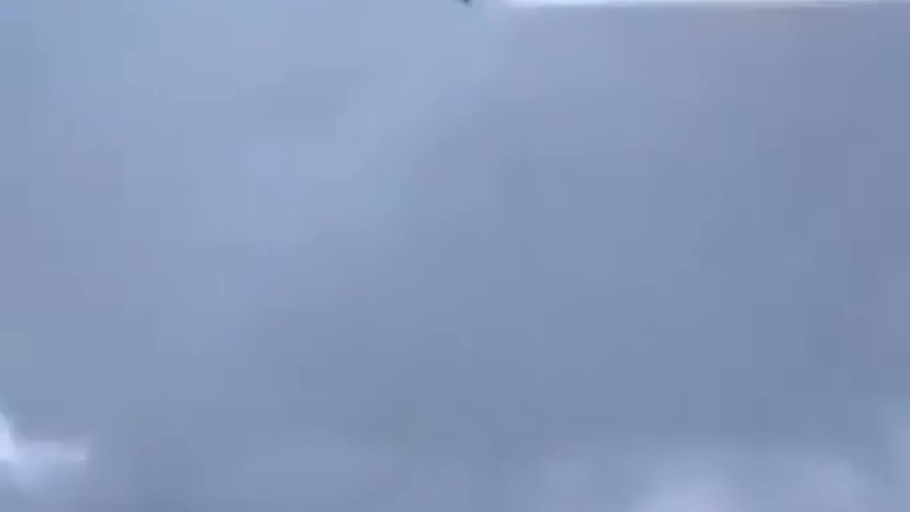 Observe closely as the chemtrail plane switches off the sprayers