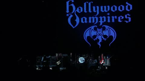 Manic Depression (The Jimi Hendrix Experience cover) - Hollywood Vampires (live)