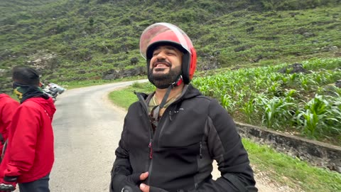@samman.travel falls off his scooter on the Ha Giang Loop in Vietnam