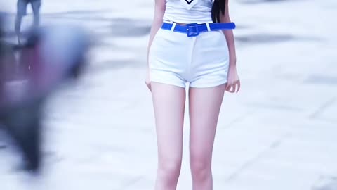 #Beautiful girl #Street shot #perfectoutfit #fashionstyle #perfectbeauty #fashiontrends