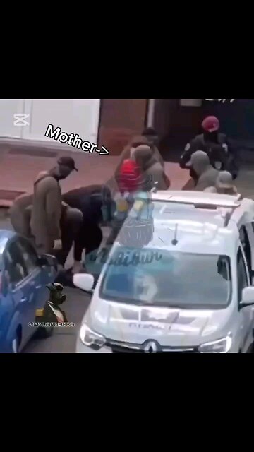 Mother tries to protect son from kidnappers Ukraine