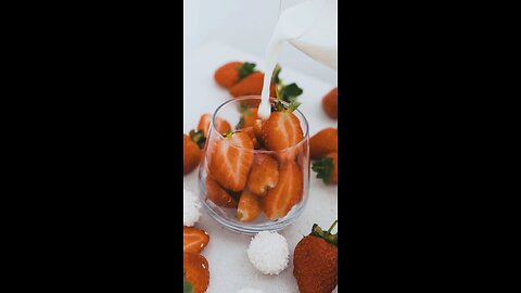 milk an strawberry 🍓