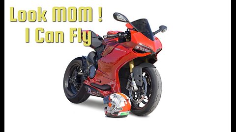 "Look Mom I Can FLY" Ducati Panigale V4s FlyBy