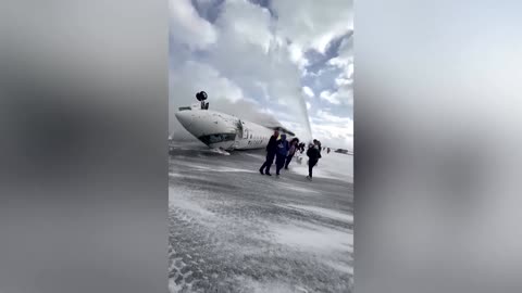 Video shows passenger evacuating plane after Toronto crash