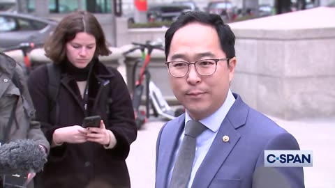 'No way to govern': Dem senator confronts security guard at USAID headquarters