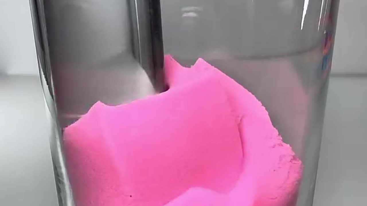 Very Satisfying and Relaxing Kinetic Sand drop and squish