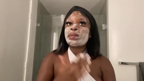 ＂THAT GIRL＂ LUXURY SHOWER ROUTINE ｜ HOW I KEEP MY BODY GLOWY AND SKIN SOFT ｜ EXFOLIATING ROUTINE