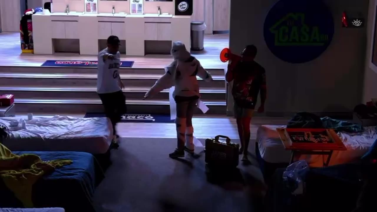 Video: Laura Bozzo es Momificada