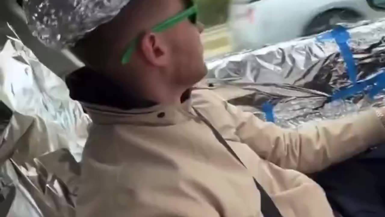 Joey dark 2 Light - Everyone better find themselves a tinfoil fren at this very moment in...