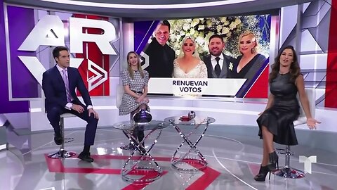 Jessica Just Keeps The Sexy Boots Coming