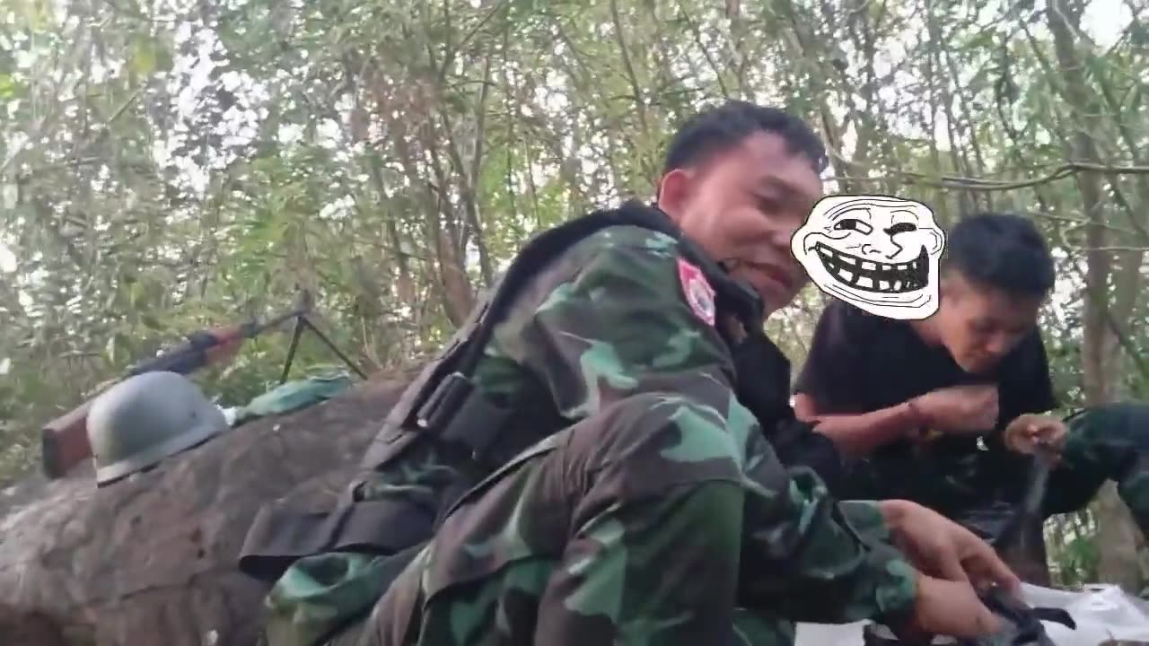 🍔👊 Myanmar War | Dawei Defense Team Soldiers Take a Break with Rations near RPK Position | RCF