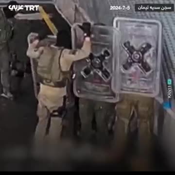 女性を強姦するイスラム兵