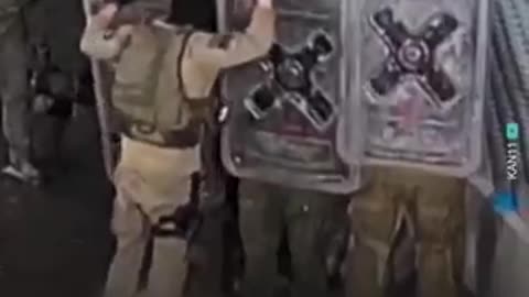 女性を強姦するイスラム兵