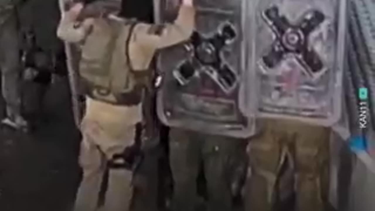 女性を強姦するイスラム兵