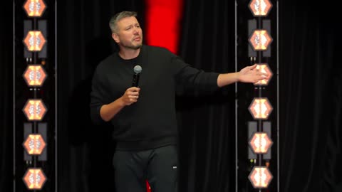 Z "ruskiej dezinformacji" to już nawet standuperzy mają bekę.