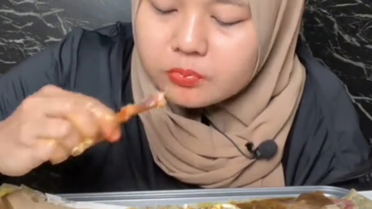 Mukbang nasi Padang