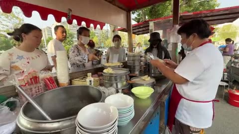 Xuzhou Breakfast Market: Crispy Meat Pancakes, Giant Bao & Tasty Local Foods
