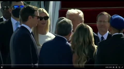 Ivanka Trump trông thật lộng lẫy khi gặp cha mình vào ngày lịch sử này.