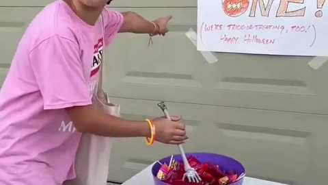 Best Halloween KAREN costume 😂 hilarious 😂