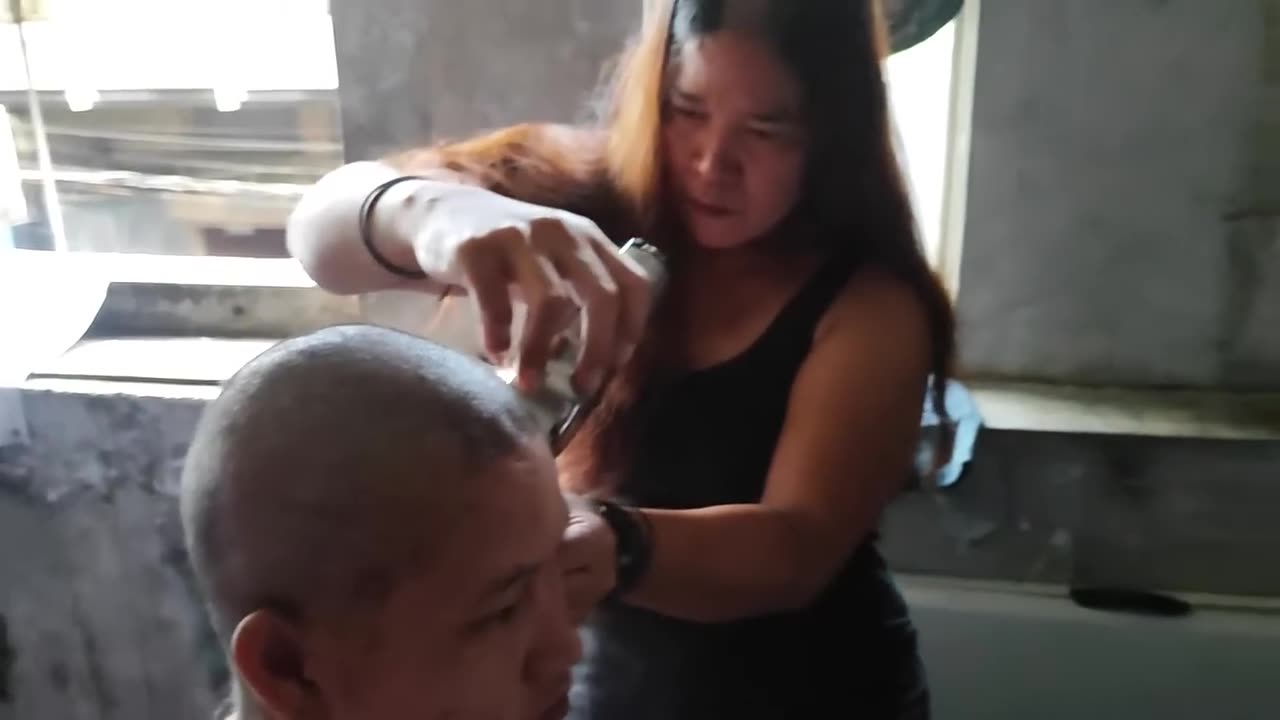 4 girls head shaving each other