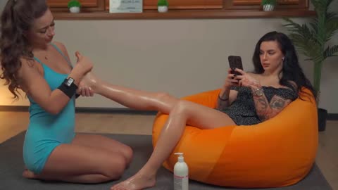 Alina's Magic Hands： Relaxing Foot Massage for Daria ｜ ASMR