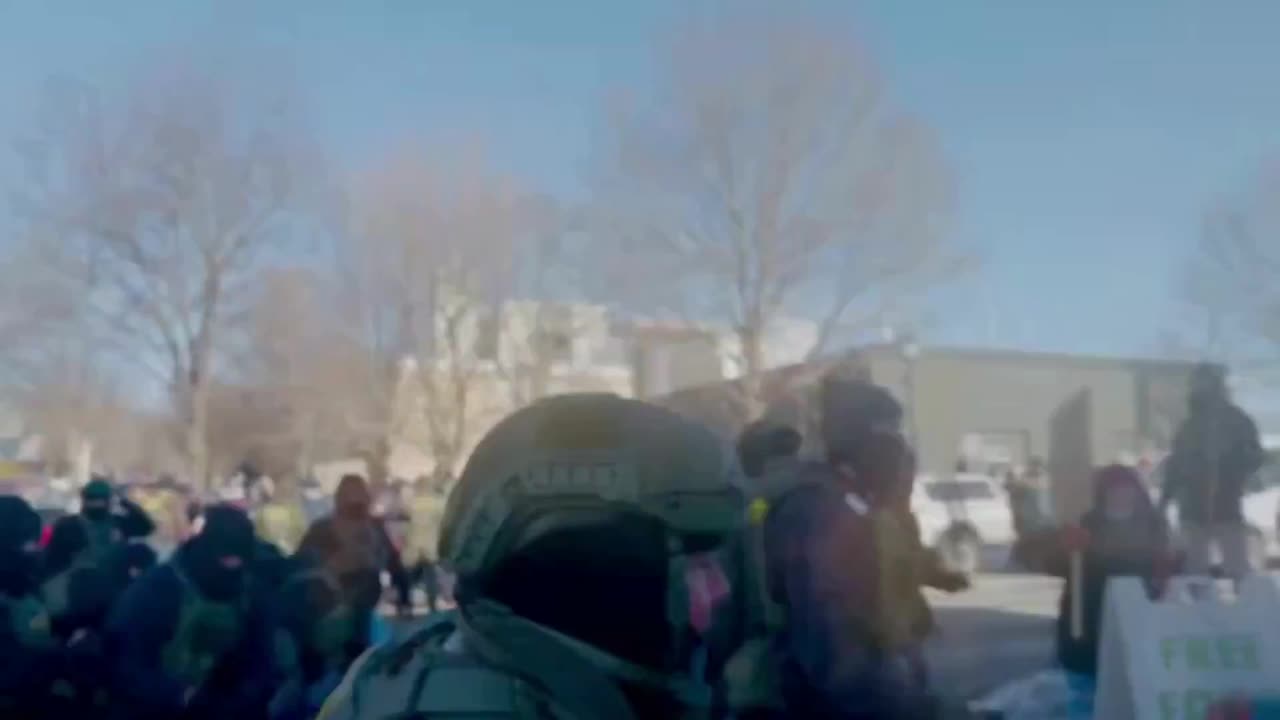 Here’s Violent insurrectionists assaulting agents.