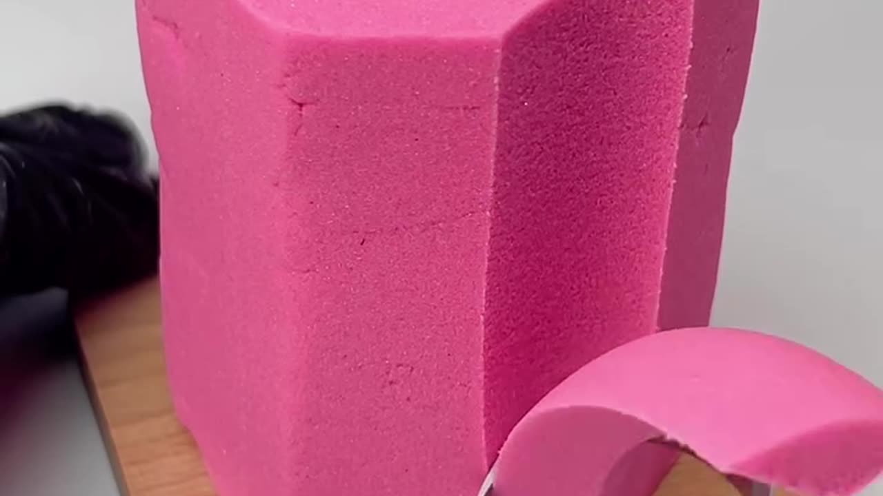 Cutting kinetic sand