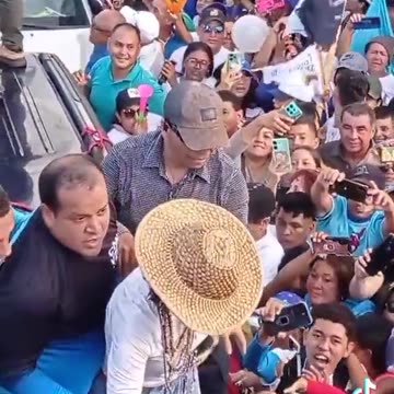 Maria Corina is greeted by the Venezuelan people who yearn for freedom in 2024