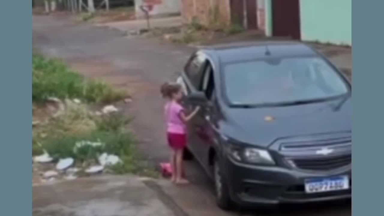 Little Girl Alone And Attempt To Kidnapping her