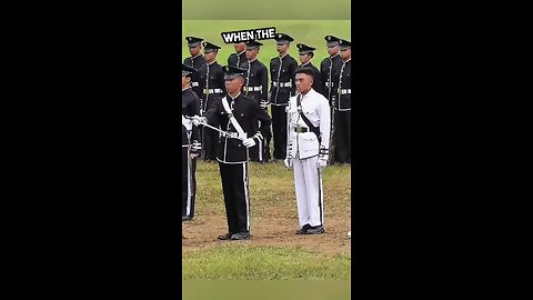 This soldier gave his friend a great help ❤️
