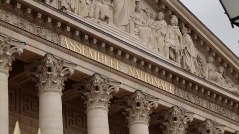 French presidency unveils new cabinet as budget pressure intensifies