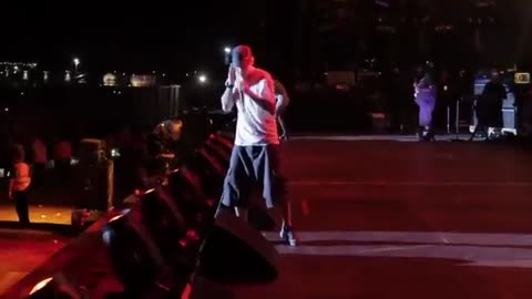 Eminem & Rihanna - Love the Way You Lie (V Festival