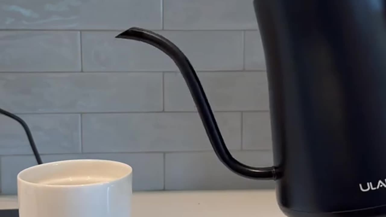 Best Gooseneck Kettle for Coffee & Tea – Sleek Design, Smart Controls & 2-Hour Temp Hold