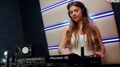 Laura van Dam - Capture Radio 058 (September Special)