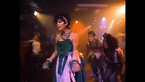Pat Benatar - Love Is A Battlefield (Official Music Video) (480p)