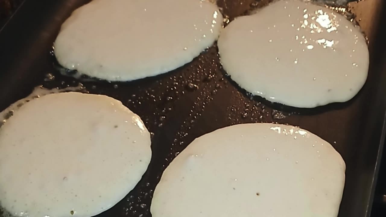 How an Accidental Science Experiment Became the Best Pancakes I’ve Ever Eaten 🥞✨