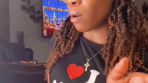 Holly still on Ace head top