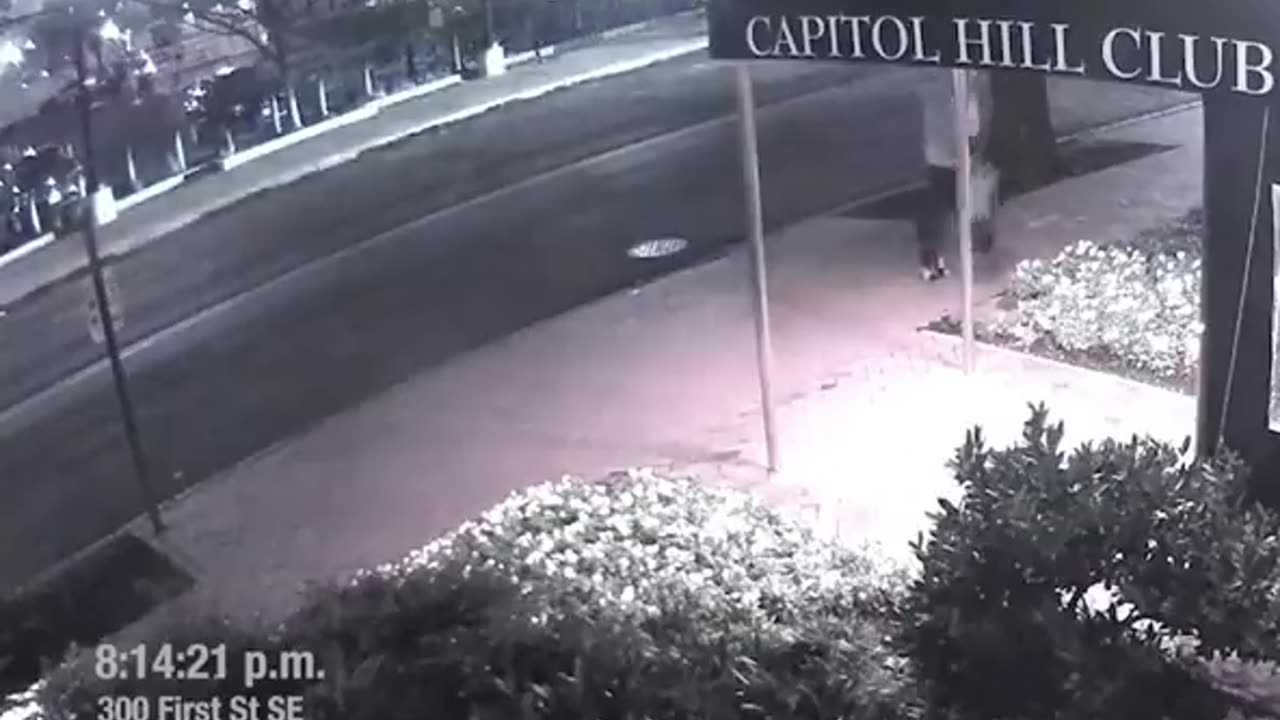 ICYMI: Remember how the J6 pipe bomber waved to the police?