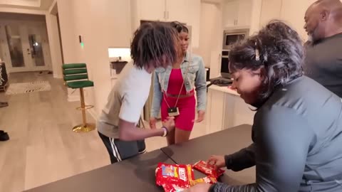 COLLECT THE MOST ITEMS TO WIN !WHO HAS THE FASTEST REFLEXES *CASH PRIZE* | VLOGMAS DAY