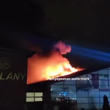 Pożar hali sklepu w Galerii Podolany w Poznaniu