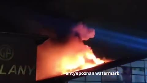 Pożar hali sklepu w Galerii Podolany w Poznaniu