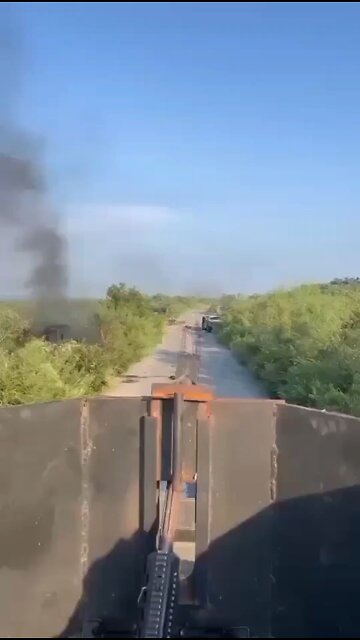 🇲🇽 Cártel del Golfo (CDG) members destroyed a convoy of their rival “Noreste Cartel” in