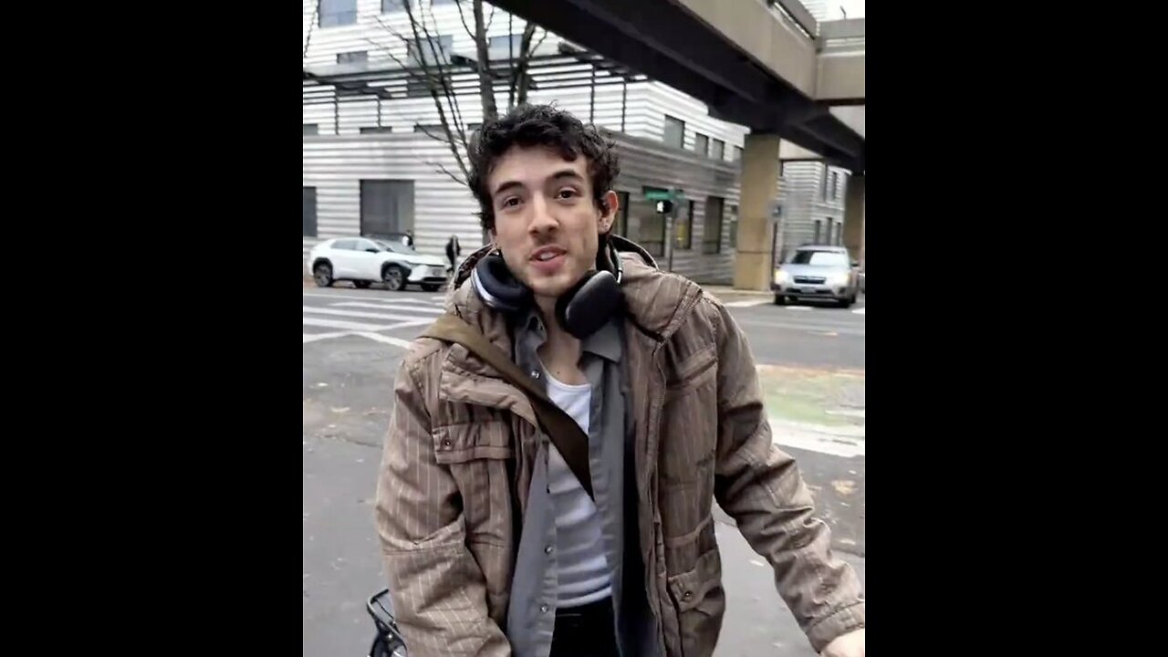 Tommy @Tommy4Trump420 here is the moment of assault